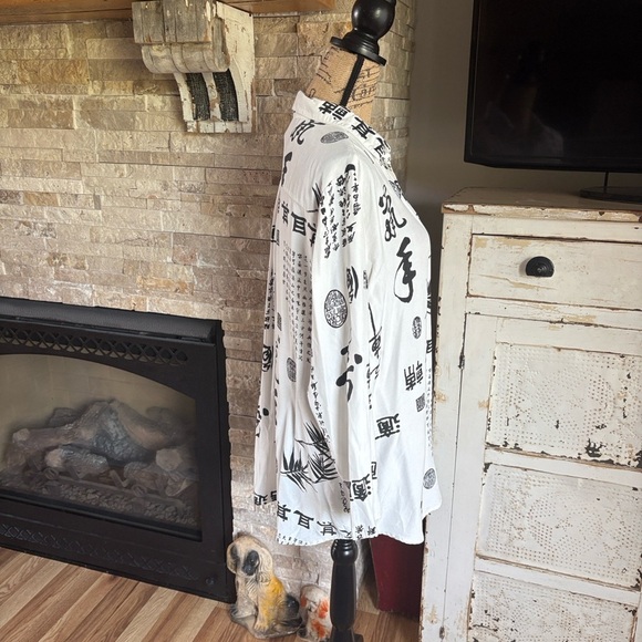 Soft Surroundings white and black button down blouse tunic Asian Chinese script - Picture 8 of 16